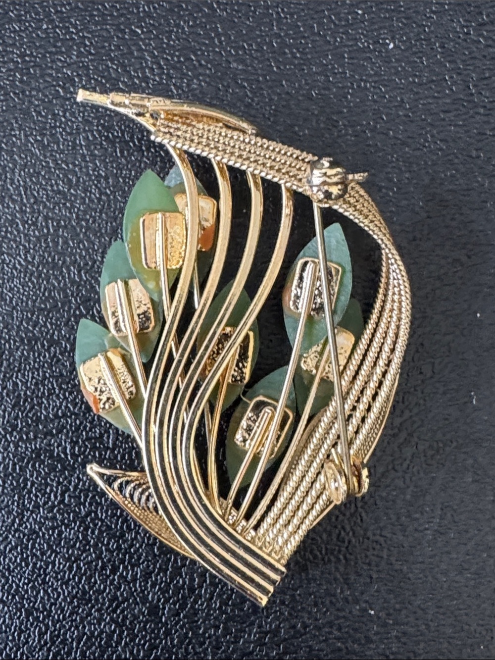 VTG MCM Gold-Tone Spray Floral Brooch, Nephrite Jade 1960s Retro - Picture 3 of 4